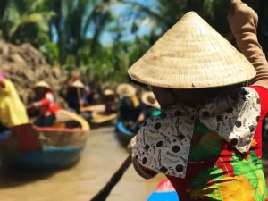 Cultural Grace: The Essential Guide to Vietnamese Etiquette