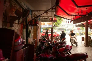 Hanoi Street Food: Your Essential Guide to Local Eats &amp; Hidden Gems